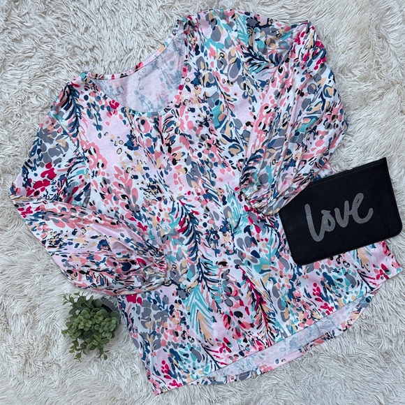 Boutique Tops - 🎉HP🎉 Boutique Floral Print Bubble Sleeve Top 💗 White Pink & Blue